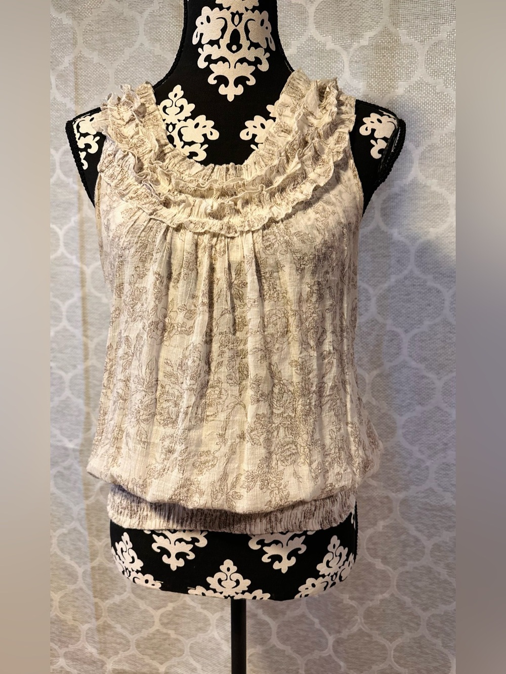 Mine Boho Cream Floral Ruffle-Scoop Neck Sleeveless Blouse size M